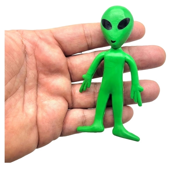 Green Alien Figurine Set - Picture 2 of 3